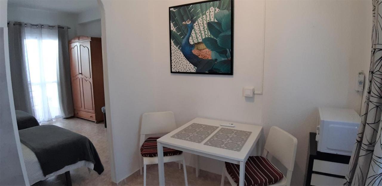 Hostal Nevada Фуeнхирола Екстериор снимка
