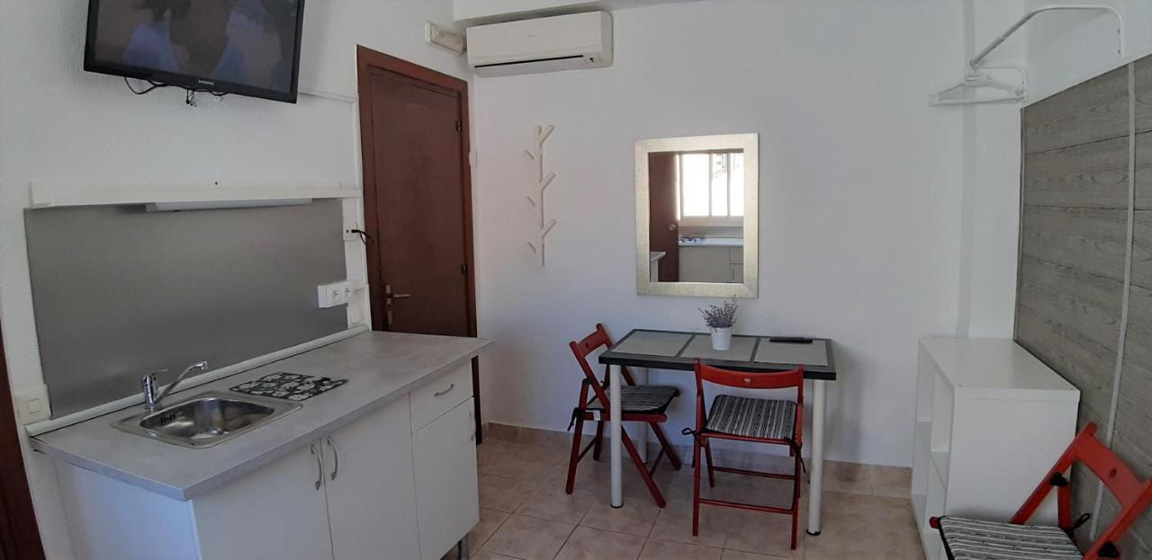 Hostal Nevada Фуeнхирола Екстериор снимка