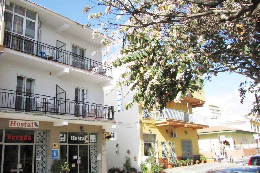 Hostal Nevada Фуeнхирола Екстериор снимка
